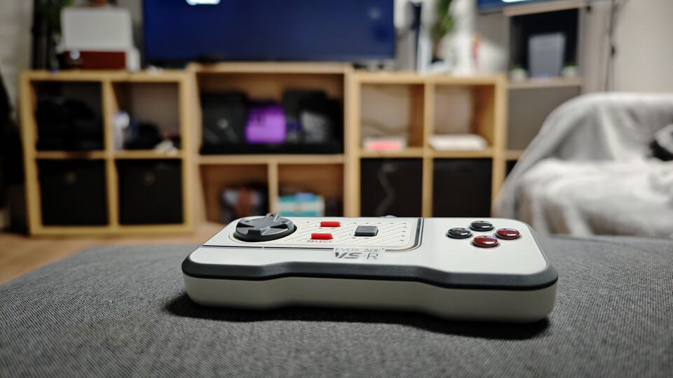Das Kabel vom Evercade-Controller ist etwa drei Meter lang. (Bildquelle: Duy Linh DinhGameStar Tech)