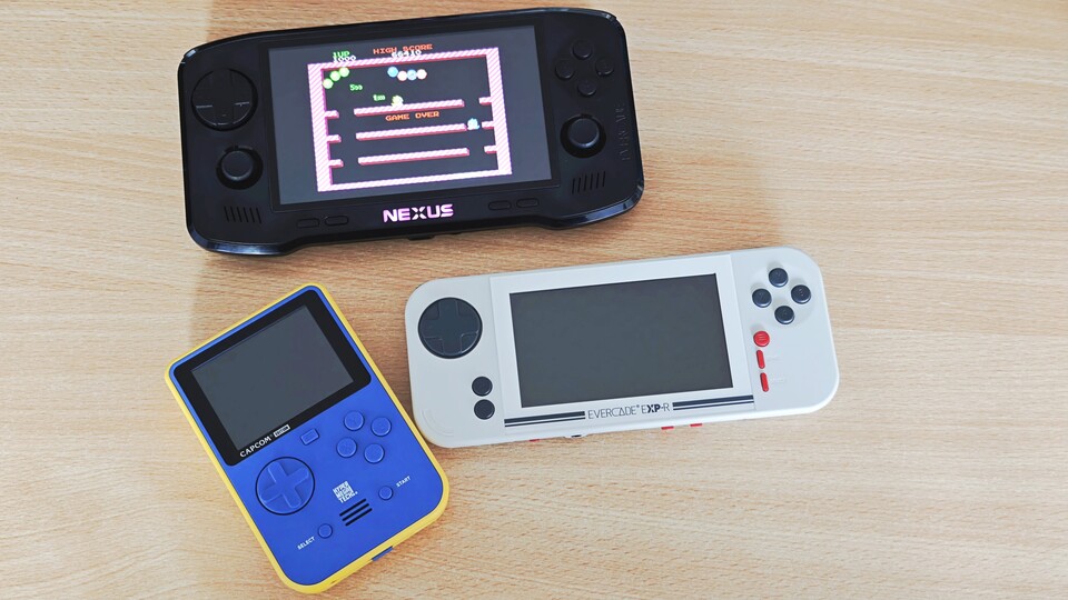 Der Evercade Nexus nebem Blaze Super Pocket und Evercade EXP-R. (Bildquelle: Duy Linh DinhGameStar Tech)