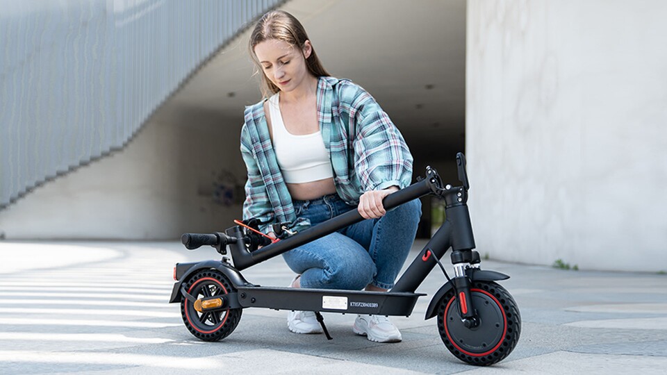 Der EV85F lässt sich in nur einem einfachen Handgriff zusammenfalten und verstauen.