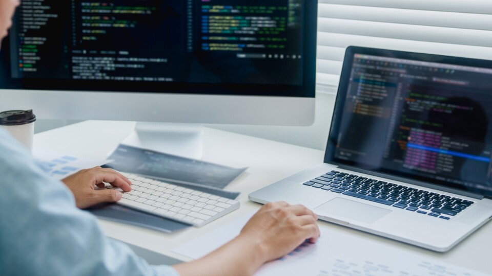 Mit einem externen Monitor könnt ihr euer Homeoffice oder euer Heimkino upgraden. (mojo_cpAdobe Stock)