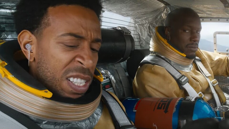 Falls ihr es nicht mitbekommen habt: Ja, die Fast-and-Furious-Reihe hat tatsächlich die Erde schon hinter sich gelassen. Bildquelle: Universal Pictures