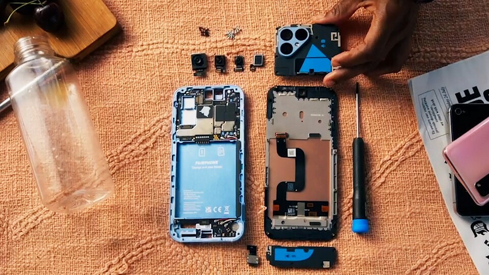 Dieses Handy könnt ihr wirklich komplett auseinander schrauben, um kaputte Teile zu ersetzen.