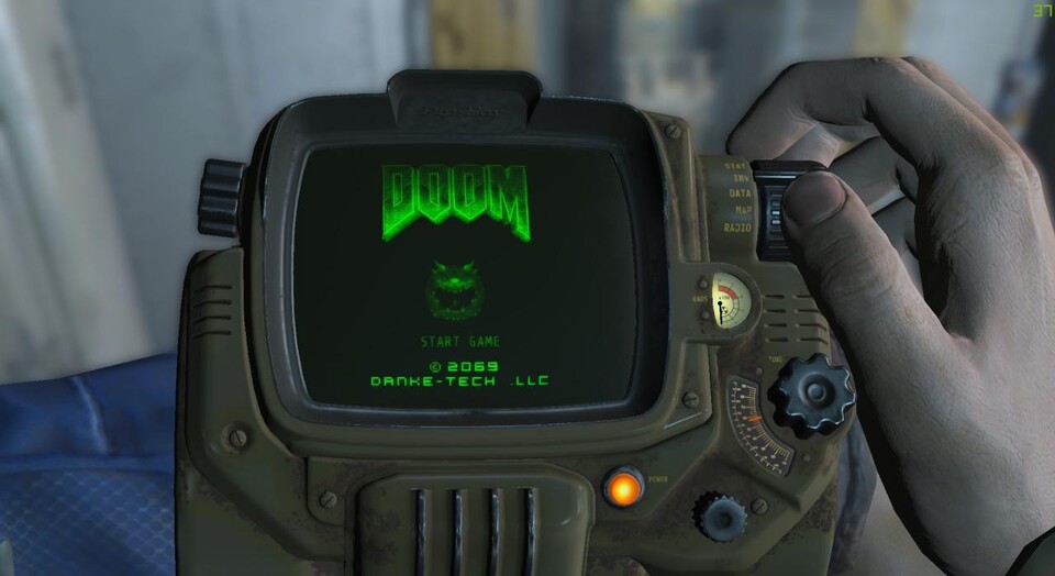 Fallout 4 kann auch schon ohne GECK-Editor modifiziert werden, ein Hobby-Entwickler hat bereits Doom auf dem Pip-Boy zum laufen bekommen.