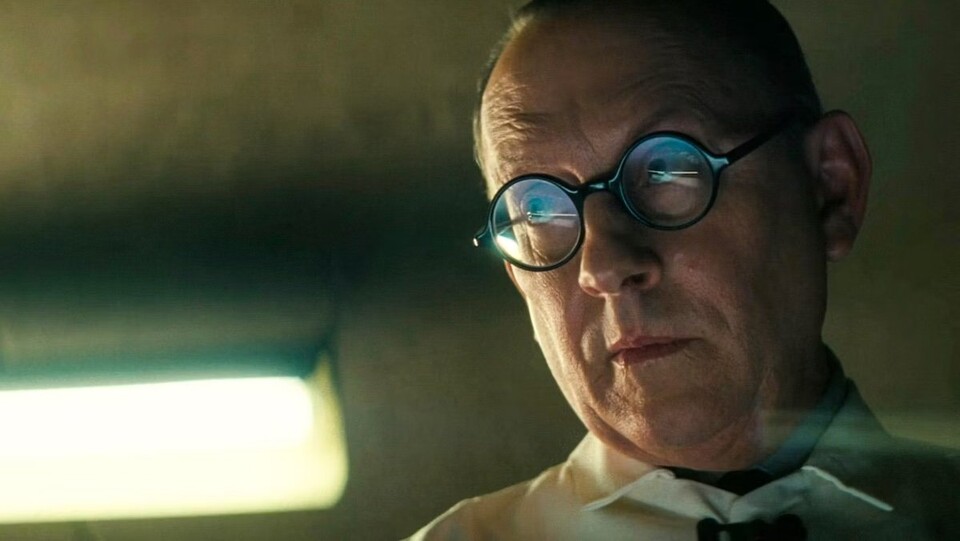 Dr. Wilzig gerät ins Visier mehrerer Fraktionen, die allesamt Interesse an seiner Erfindung haben. Bildquelle: Amazon