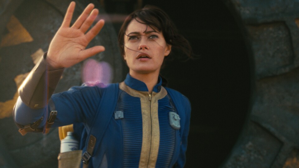 Lucy (Ella Purnell) sieht sich in der Fallout-Serie mit dem postapokalyptischen Ödland und dem Kampf ums Überleben konfrontiert. Bildquelle: Amazon Prime Video