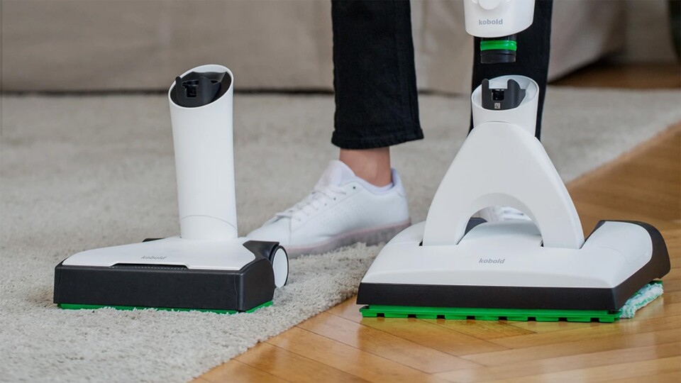 Die geniale Konstruktion des Vorwerk-Staubsaugers erlaubt es euch, zwischen Saugwischer und normalem Saug-Aufsatz zu wechseln, ohne euch zu bücken!