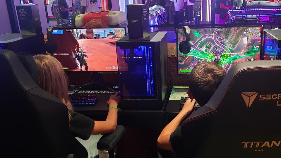 Wenn ihr schon immer einen 27 Zoll OLED-Monitor für WQHD testen wolltet, dann ist die gamescom 2026 die perfekte Gelegenheit.