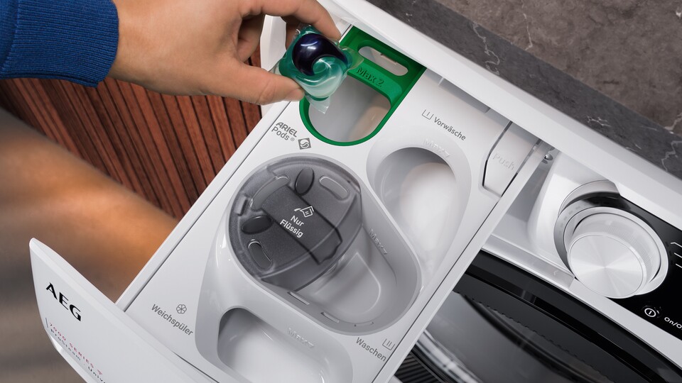 Weichspüler, Vorwäsche, Pods und Waschmittel – in der Schublade der AEG Waschmaschine findet man sich sofort zurecht.