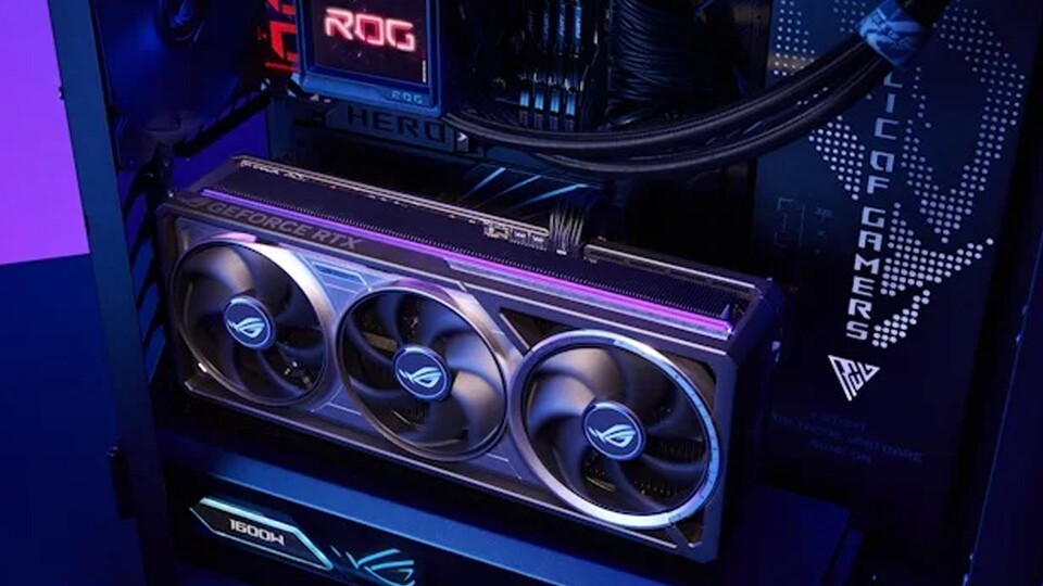 Die Nvidia RTX 5090 sitzt mit großem Abstand auf dem Leistungs-Thron. Varianten wie die ASUS ROG Astral RTX 5090 kosten aber auch beinahe 3.000€.