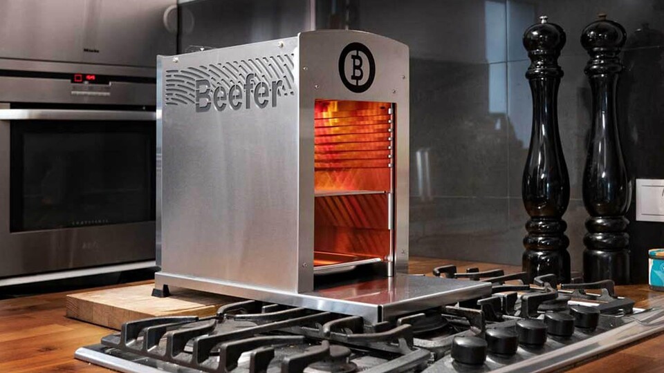 In Profi-Küchen weltweit steht häufig ein Salamander – dahinter steckt nichts anderes als ein Oberhitzegrill wie der Beefer (meistens elektrisch).