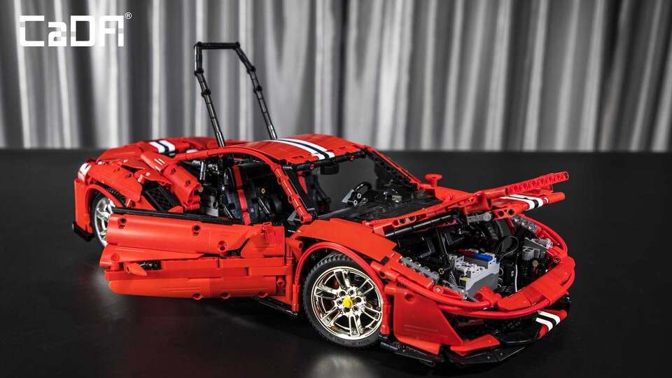 Das Modellauto im Maßstab 1:8 bietet unheimlich viele Details und Funktionen. Die sehr gute Anleitung ist trotzdem eher etwas für Fortgeschrittene.