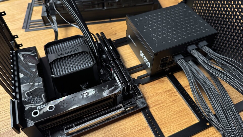 So viel Kabel wie nötig, so wenig Kabel wie möglich: Das Netzteil von Corsair hat mir den Bau und das Kabelmanagement enorm vereinfacht.