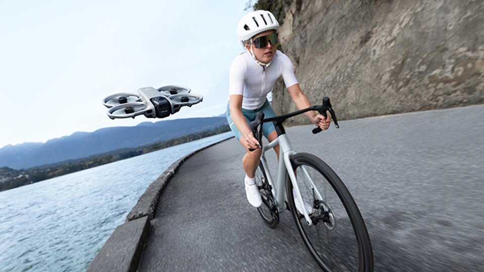 Das automatische Tracking der DJI Avata 360 erlaubt auch Aufnahmen von euren eigenen Einsätzen ohne zusätzlichen Piloten.