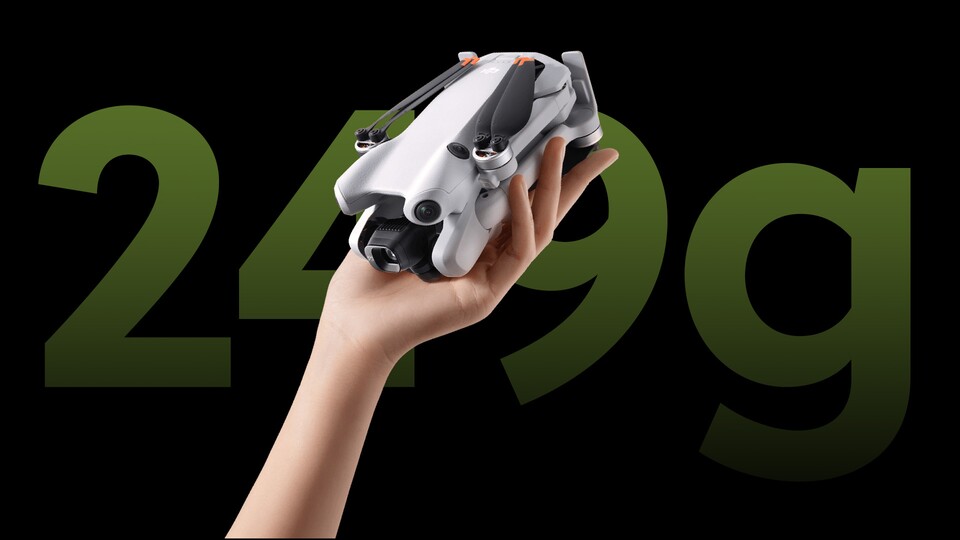 In Deutschland dürft ihr diese Drohne ohne Führerschein fast überall fliegen: die DJI Mini 4 Pro.