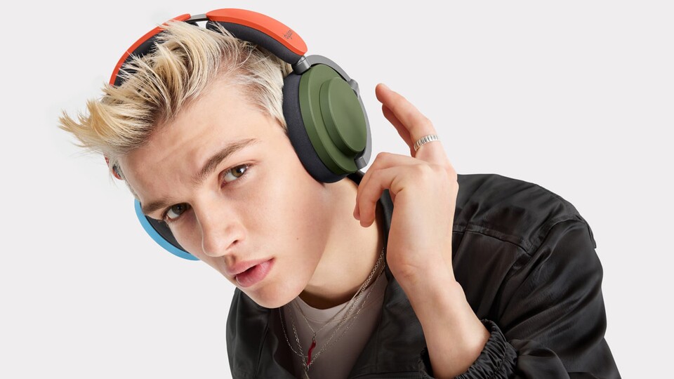 Endlich Kopfhörer, die es mit Apple AirPods Max aufnehmen können? Die neuen Dyson OnTrac könnten die besten Bluetooth-Kopfhörer mit Geräuschunterdrückung am Markt sein.