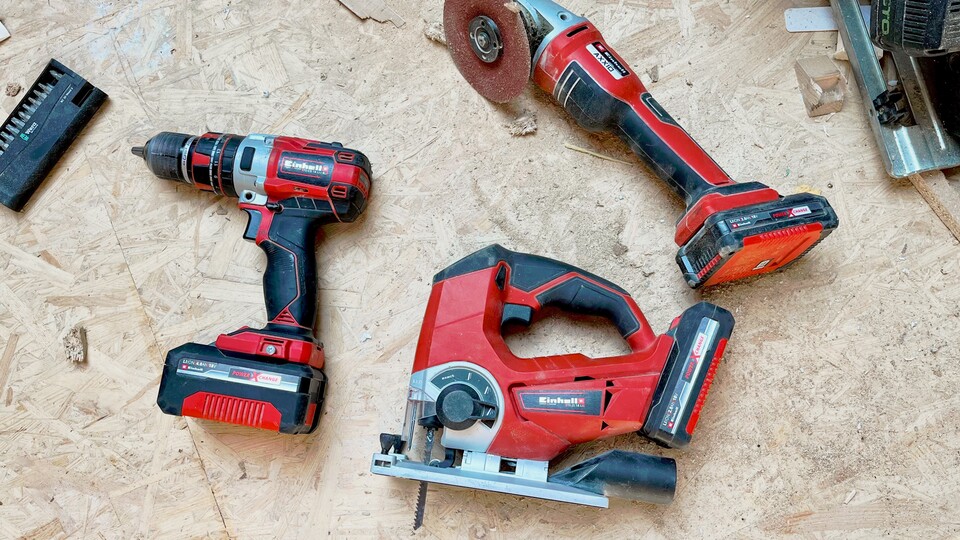 Mittlerweile habe ich noch deutlich mehr Akku-Werkzeuge von Einhell. Eine Stichsäge und eine Akku-Flex durften natürlich nicht lange fehlen.
