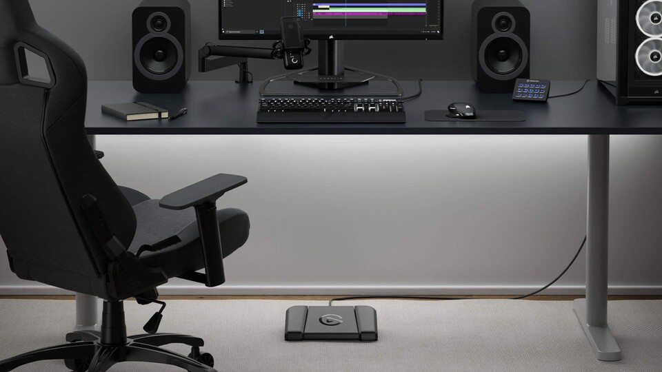 Elgato hat einige Produkte in petto, die euren Schreibtisch nicht nur mega cool aussehen lassen, sondern euch beim Arbeiten, Zocken und Chillen auch das Leben einfacher machen.