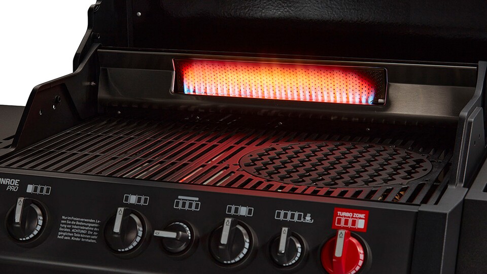 The black gas grill with four burners even offers a backburn for rotary skewers, shishlik, gyros + Co.