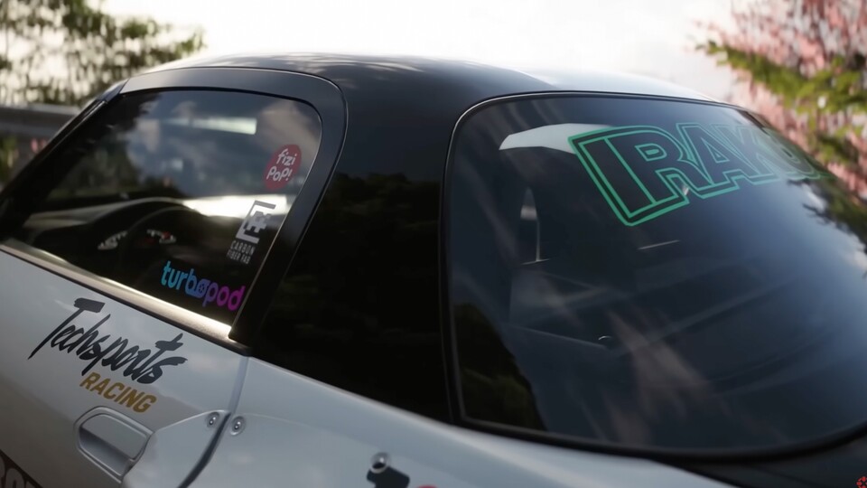 Eigentlich banal, aber für Forza-Fans eine große Sache: in Horizon 6 können wir endlich auch die Scheiben mit Aufklebern verzieren!