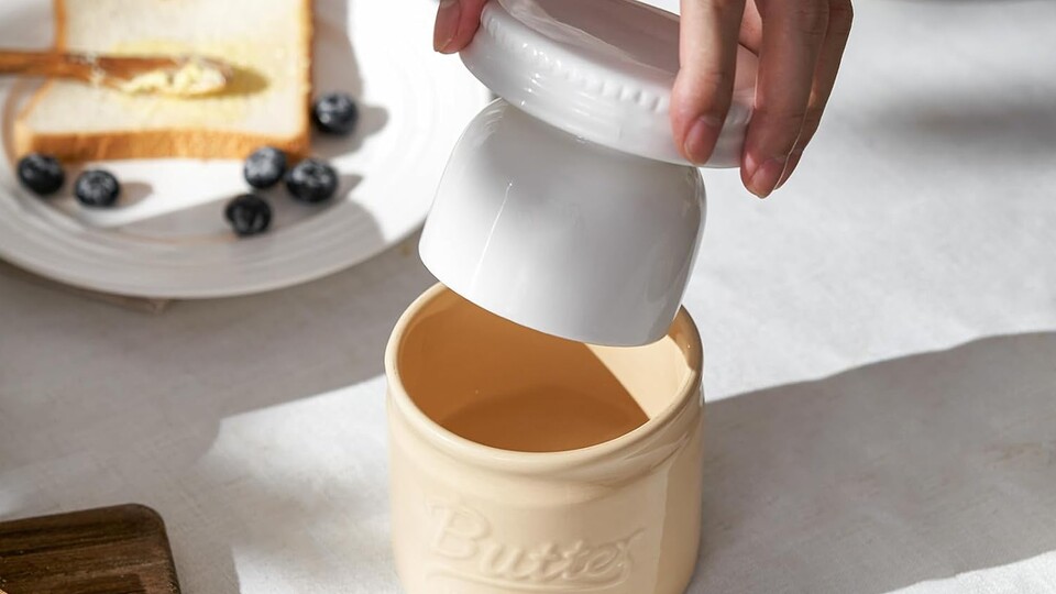 Den Luxus von streichzarter Butter genießen wir jetzt jeden Morgen, seit wir eine Butterglocke verwenden.