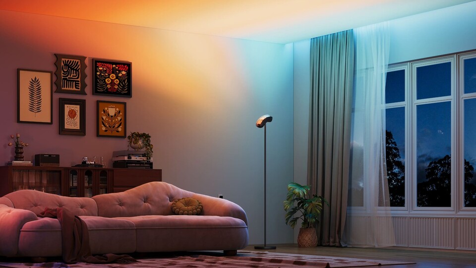 Wunderschön und neu: Diese Lampe projiziert fast schon nebelhafte Schleier an die Decke - indirektes Licht ist auch einfach das angenehmste Licht.