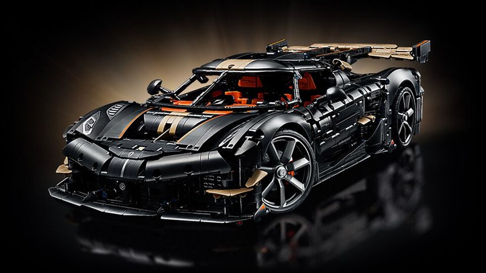 Hier auf dem Bild kaum zu erkennen, aber die Karosserie des LEGO Technic 42232 Koenigsegg Sadair’s Spear wird von einigen blauen und roten Farbklecksen „verziert“.