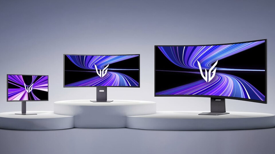 LG stellte auf der CES 2026 weitere 5K2K Ultrawide OLED-Monitore vor. Hier die Variante in 39 und 52 Zoll im Vergleich zu einem 27-Zöller. Bildquelle: LG Electronics