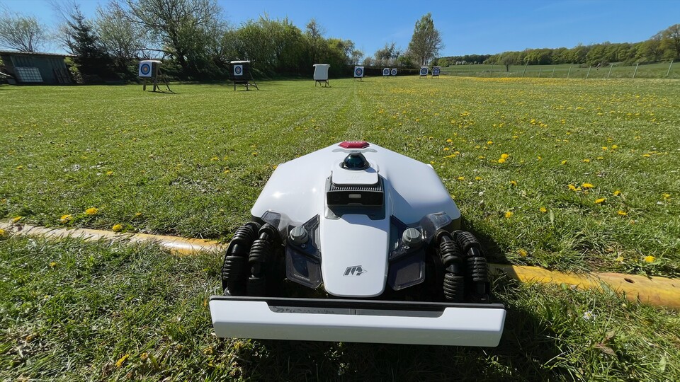 Mammotion LUBA 3 AWD: Der leistungsstarke Allrad-Mähroboter für äußerst große Grundstücke und schwieriges Gelände.