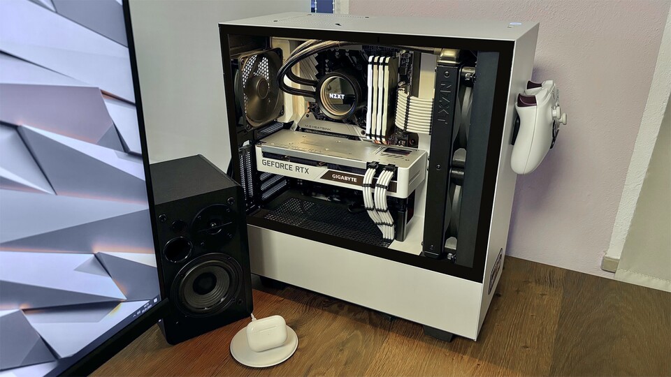 Noch ist mein aktueller Gaming-PC fast ganz in Weiß gehalten, aber ein neuer ist schon in Planung. Auch da dürfen passende Kabelverlängerungen wieder nicht fehlen.