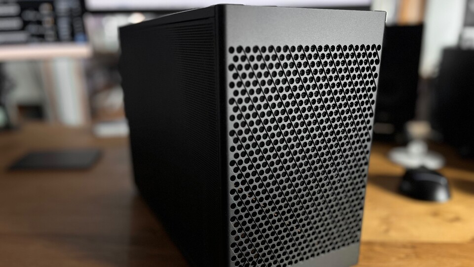 Noch nie zuvor habe ich so lange auf PC-Hardware warten müssen, wie auf dieses ITX-Gehäuse: Das NCASE M2 ist etwas ganz Besonderes.