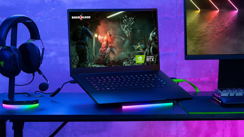Mit dieser Ausstattung könnt ihr den High-End Gaming-Laptop auch als vollwertigen Ersatz für einen Gaming-PC am Schreibtisch mit Maus, Tastatur und Monitor nutzen.