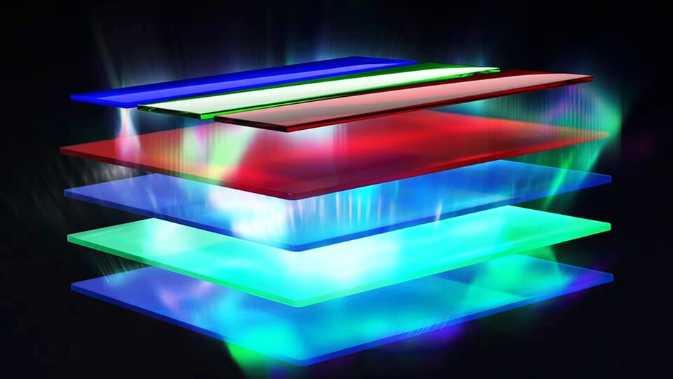 Zwei Besonderheiten auf einem Bild: Die vier Schichten unten zeigen die Funktion eines neuen Tandem-OLEDs. Darüber liegen die drei Subpixel für RGB.