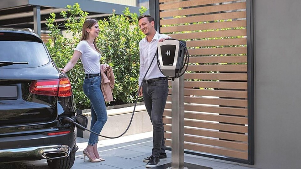 Jeden Morgen in ein vollgeladenes Auto einsteigen: Mit einer eigenen 11kW Wallbox ist das kein Problem mehr.