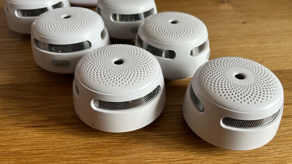 Dieses neugierige aber pflegeleichte Rudel frisch geschlüpfter Rauchmelder kann euer Leben retten.