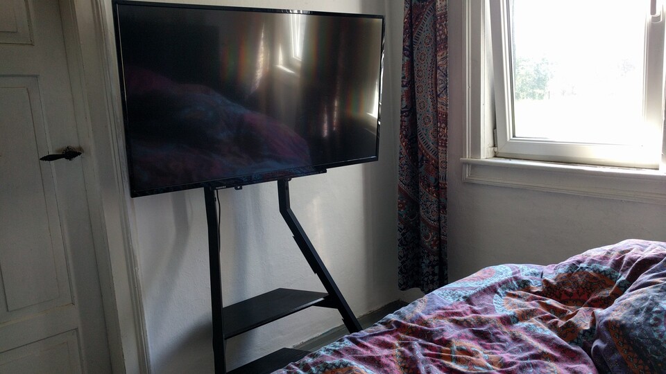 Mit diesem TV-Ständer sind meine Miniatur-Löwen eventuell nicht glücklich, aber dafür ich. Mehr dazu folgt. (Bildquelle: Nele WobkerGameStar Tech)