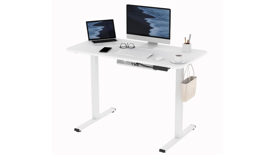 With a height-adjustable desk, you do something good for your spine, your circulation, your ability to concentrate and your ability to perform.