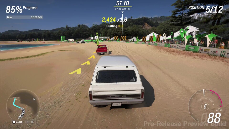 Die KI-Gegner kleben in Rennen gefühlt pausenlos auf der Ideallinie. Das sorgt gelegentlich für Frust.