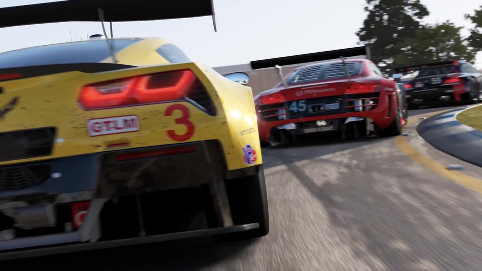 Forza Motorsport 6: Apex wird zum Launch keine Mulitplayer-Variante anbieten. Lediglich die aus der Xbox-Version bekannten Drivatare werden im Spiel auftauchen.