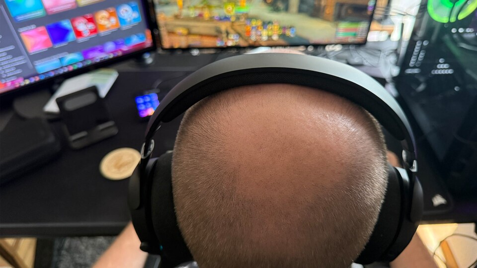 Das Gaming-Headset sitzt wie angegossen und das ohne zu drücken.