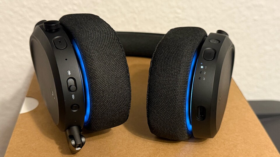 Das Fractal Scape ist mit mehreren Einstellungsmöglichkeiten direkt am Headset selbst ausgestattet.