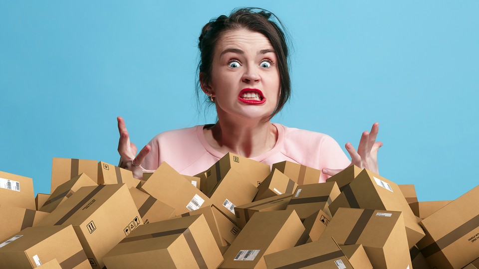 A woman is currently sinking into cardboard boxes in Canada.  (Image: Master1305alphaspirit - adobe.stock.com)