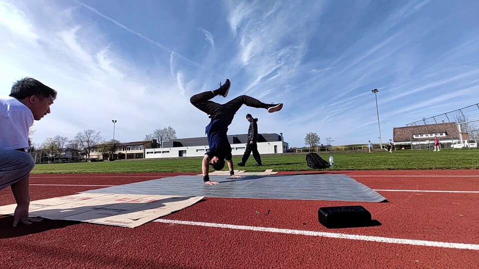 Das Einfrieren von Bewegung erfordert schnelle Belichtungszeiten, die wiederum viel Licht verlangen. Helle Sommertage eignen sich dafür sehr gut.