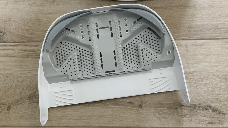 Alle Teile lassen sich entfernen und gründlich reinigen, auch die Schale der Basisstation.