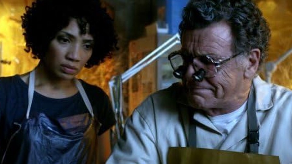 Walter Bishop (John Noble, rechts) war für die lustigsten Szenen der Serie verantwortlich - aber auch für einige der emotionalsten. (Foto: Fox)