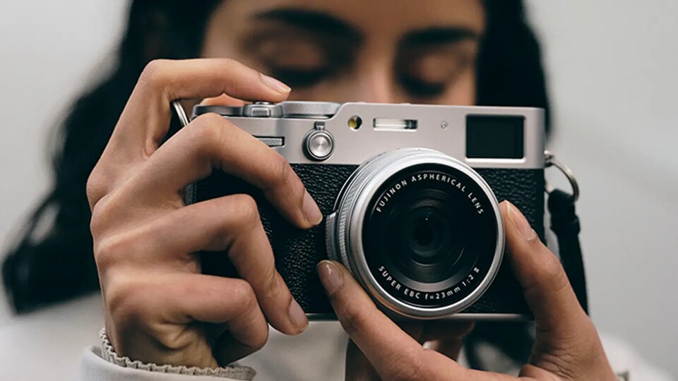 Wer sich für die Fujifilm X100 VI interessiert, muss gerade monatelang warten.