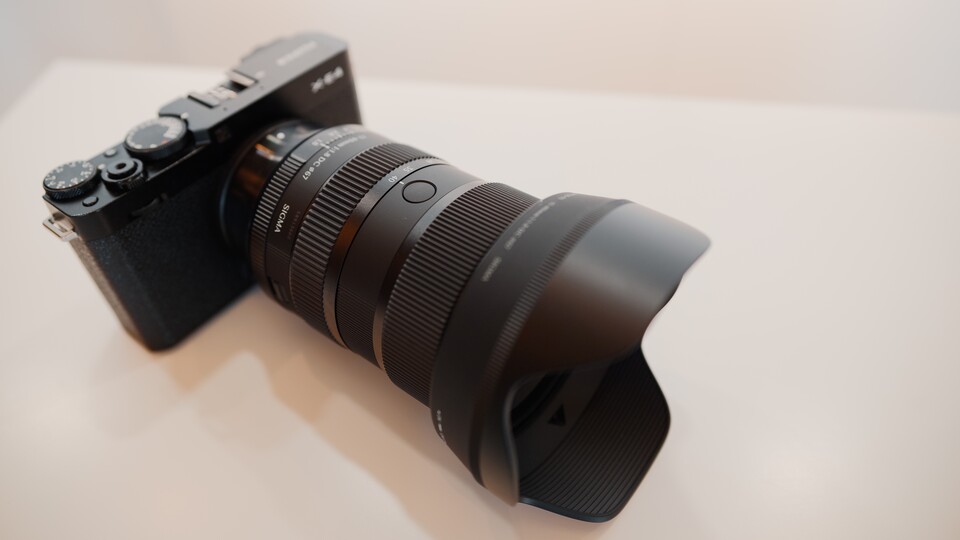 Das Sigma 18-40mm F1.8 ist ein Traum von einem Zoomobjektiv – aber riesig und teuer. (Bildquelle: Duy Linh DinhGameStar Tech)