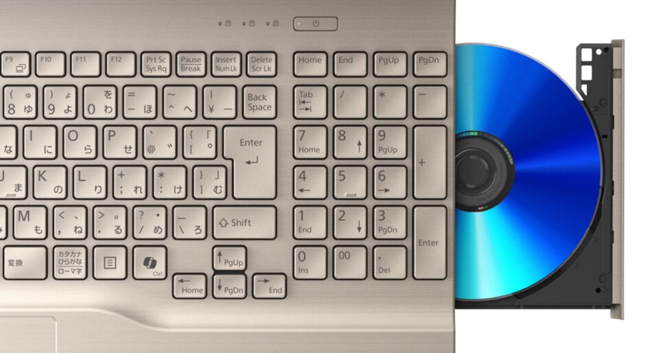 Ein Laptop mit eingebautem DVD-Laufwerk ist für uns mittlerweile ein seltener Anblick. (Quelle: Fujitsu)