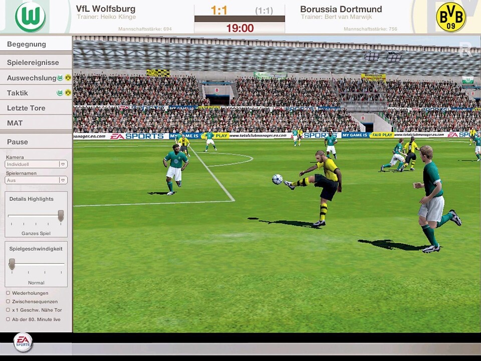 Die 3D-Spielszenen werden deutlich abwechslungsreicher - hier schlägt der Dortmunder Außenstürmer eine Flanke in den Strafraum.