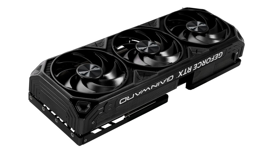 Dank ihres minimalistischen Designs in edlem Schwarz macht die Gainward GeForce RTX 4080 Super in jedem Gehäuse eine super Figur!