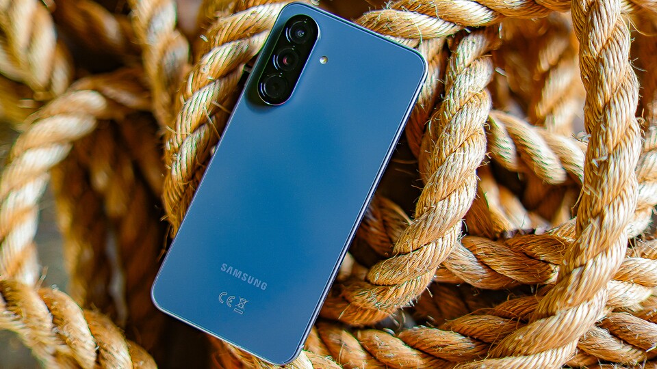Das Galaxy A56 beweist im Test, dass es zu Recht in die obere Mittelklasse gehört. Da der Preis bereits deutlich gefallen ist, wird es noch attraktiver für preisbewusste Käufer. (Bild: GameStar Tech)